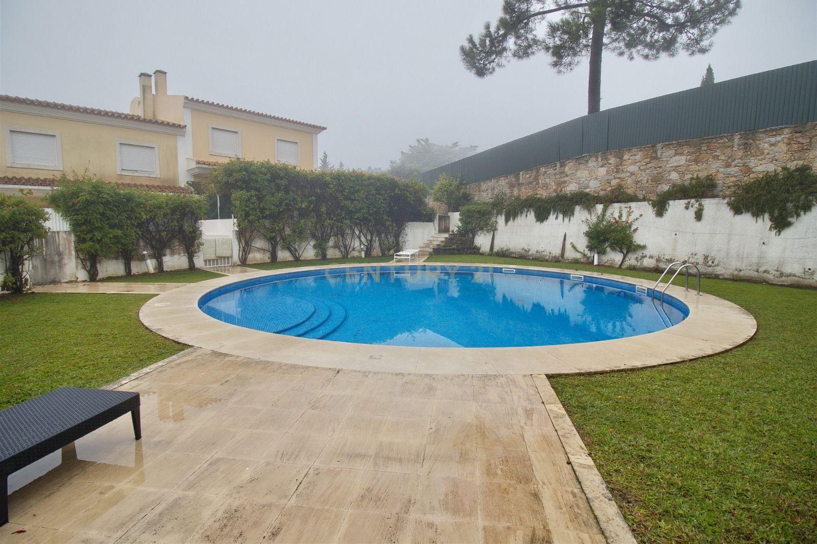 Moradia T5 em condomínio no Estoril - Image 35