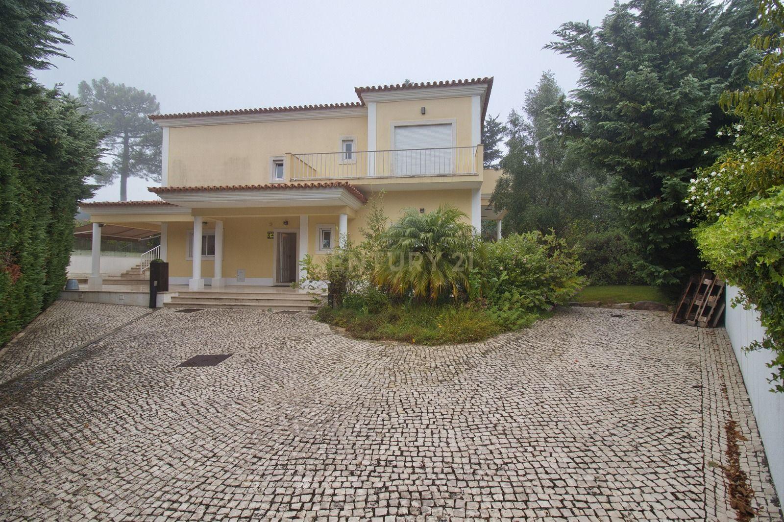 Moradia T5 em condomínio no Estoril - Image 29