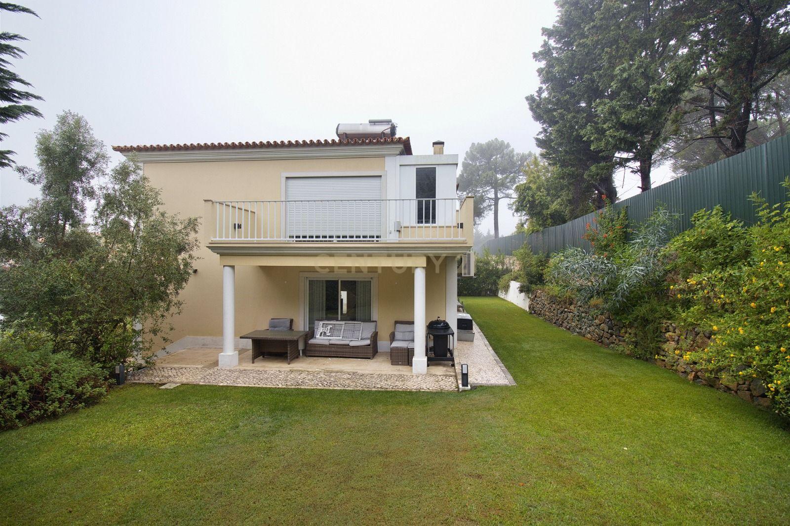 Moradia T5 em condomínio no Estoril - Image 30