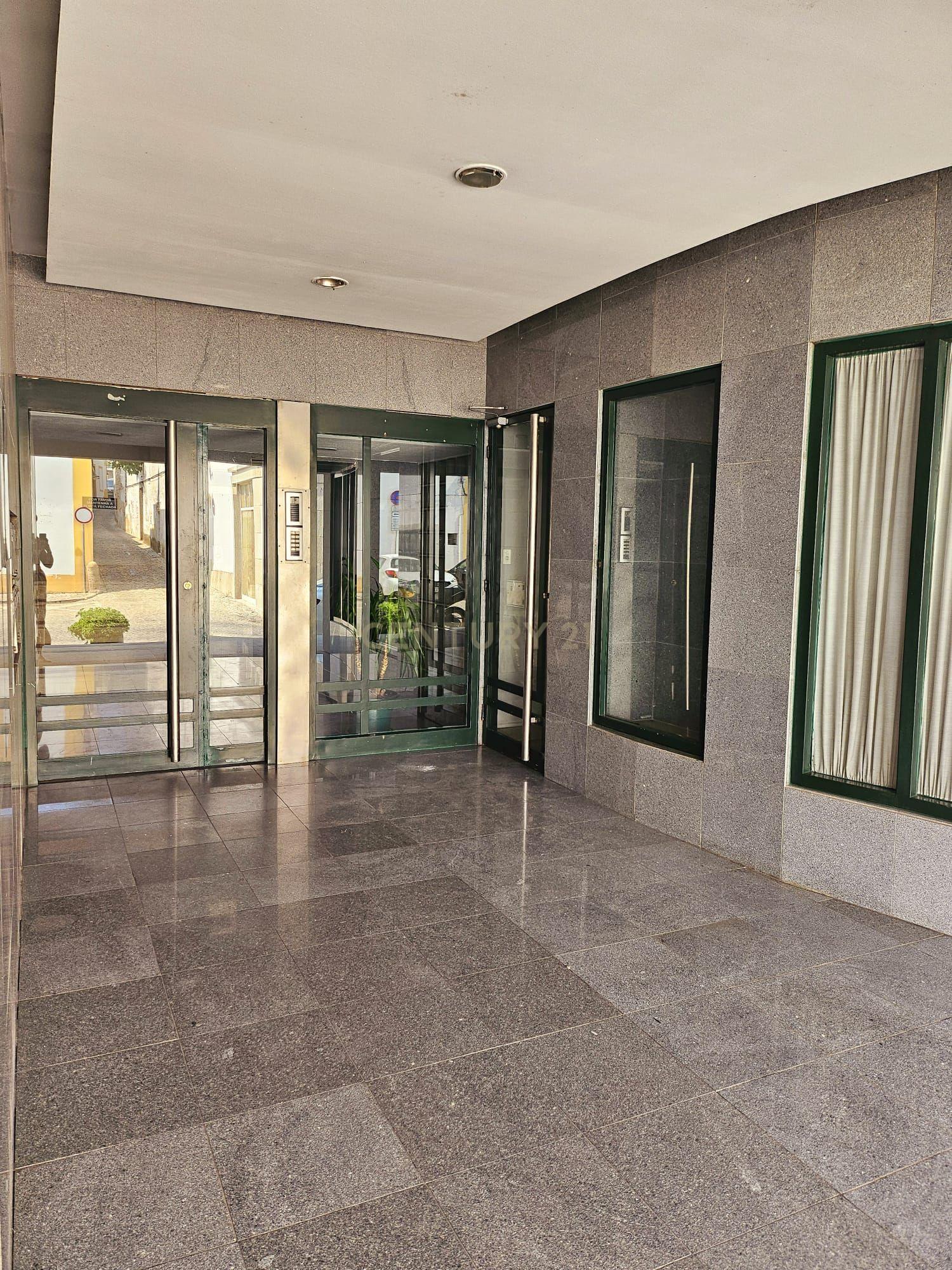 Apartamento T3 com terraço e garagem Condomínio Santa Catarina, Centro Histórico de Évora - Image 28