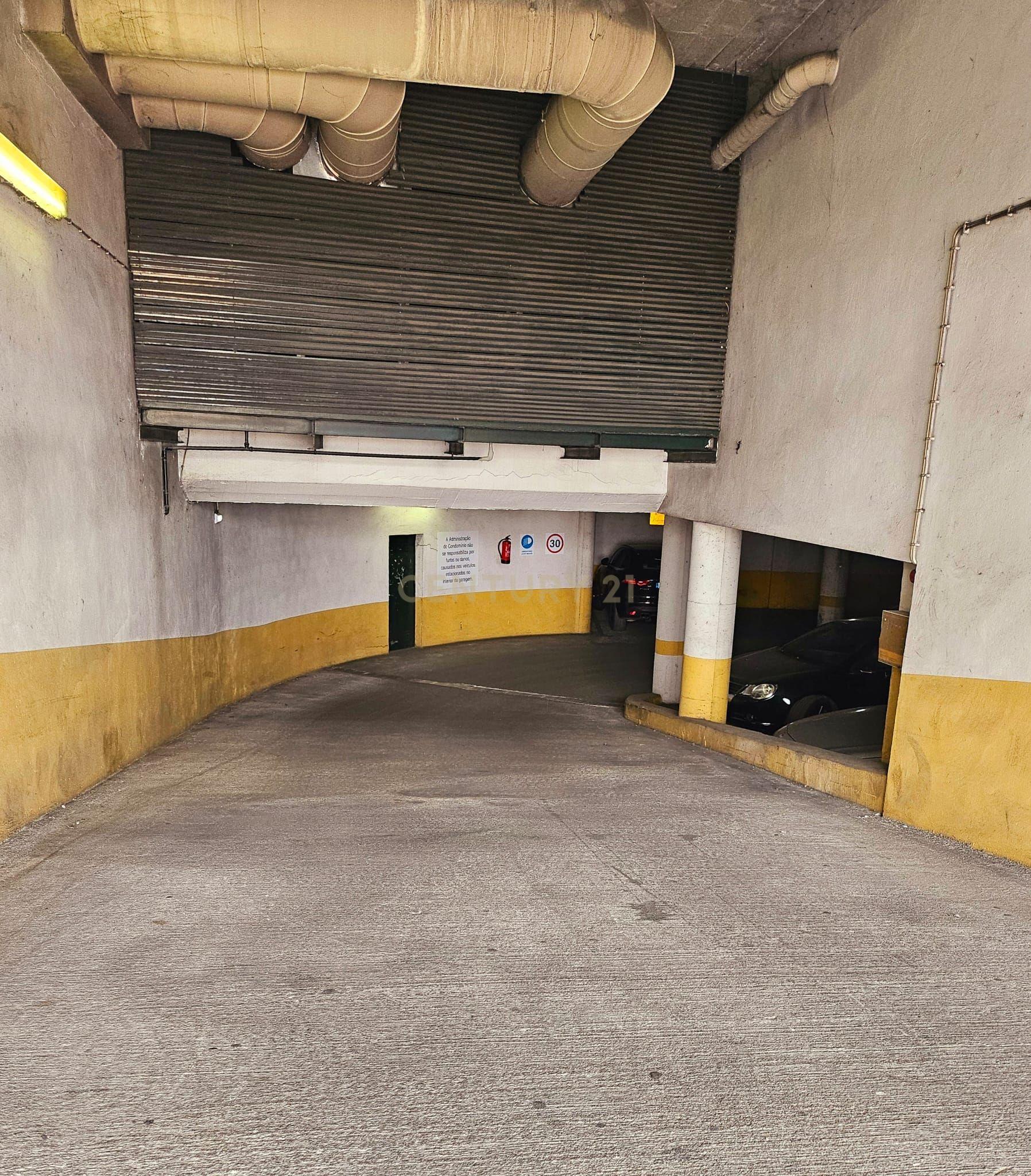 Apartamento T3 com terraço e garagem Condomínio Santa Catarina, Centro Histórico de Évora - Image 32