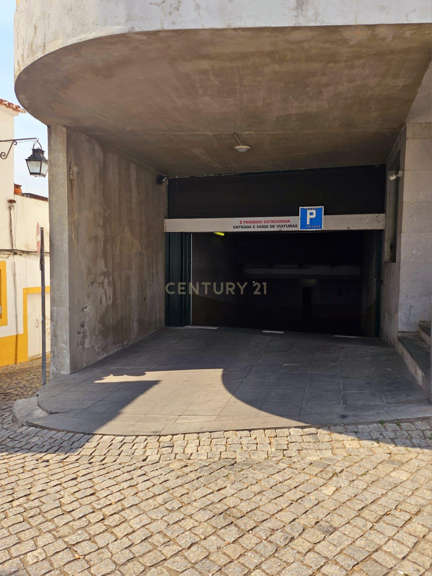 Apartamento T3 com terraço e garagem Condomínio Santa Catarina, Centro Histórico de Évora - Image 31