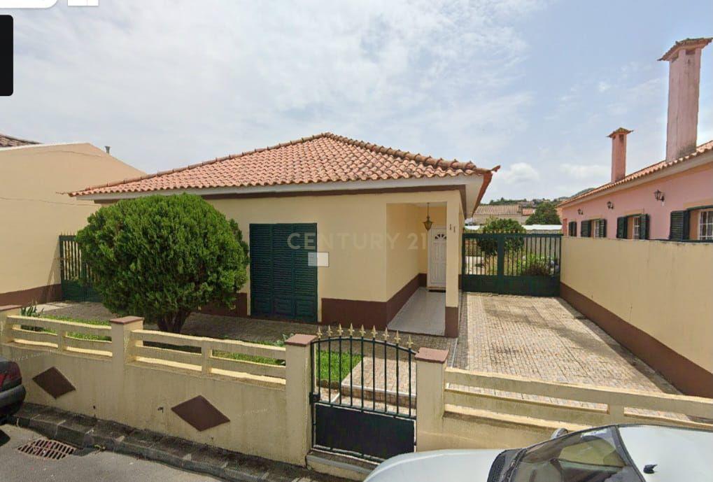 Moradia T4 em Rabo de Peixe, no concelho da Ribeira Grande! - Image 1