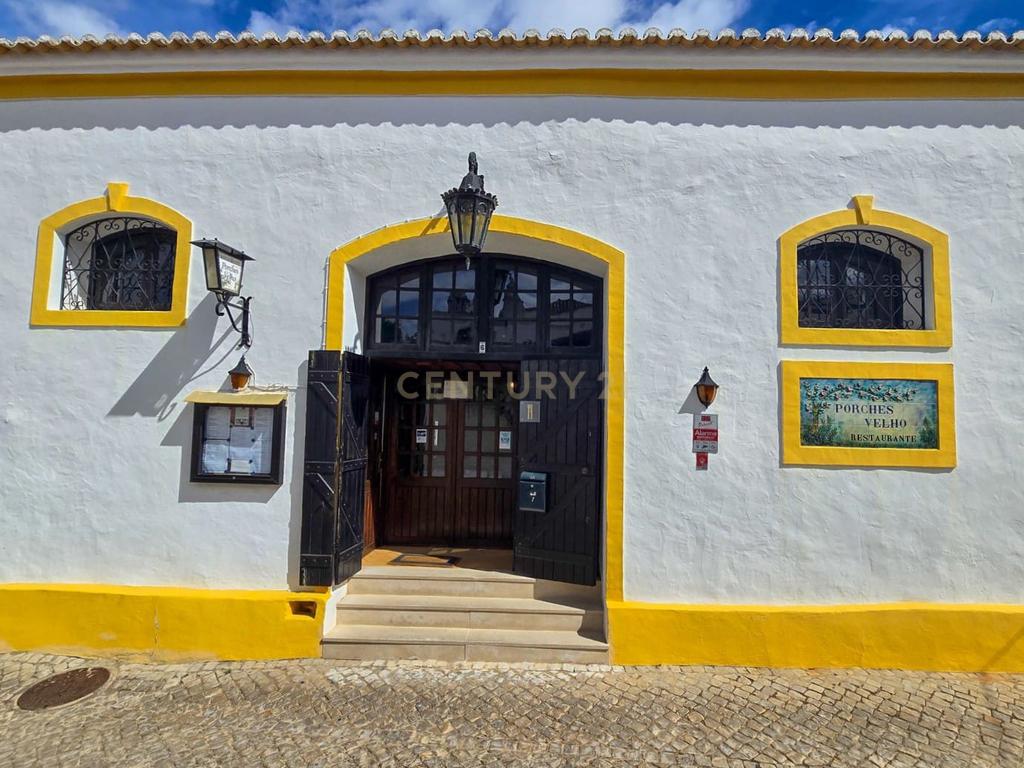 Oportunidade Única: Restaurante Histórico no Coração do Algarve - Image 2