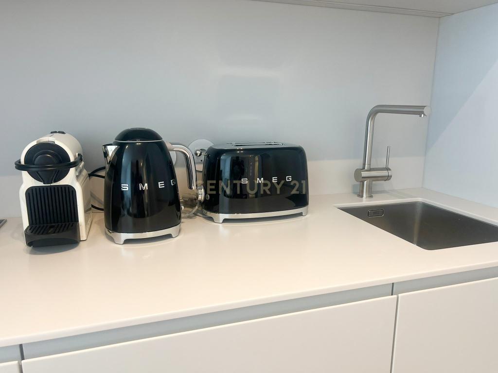 Luxuoso Apartamento T1 para Arrendamento - Lisboa, Campolide - Image 10