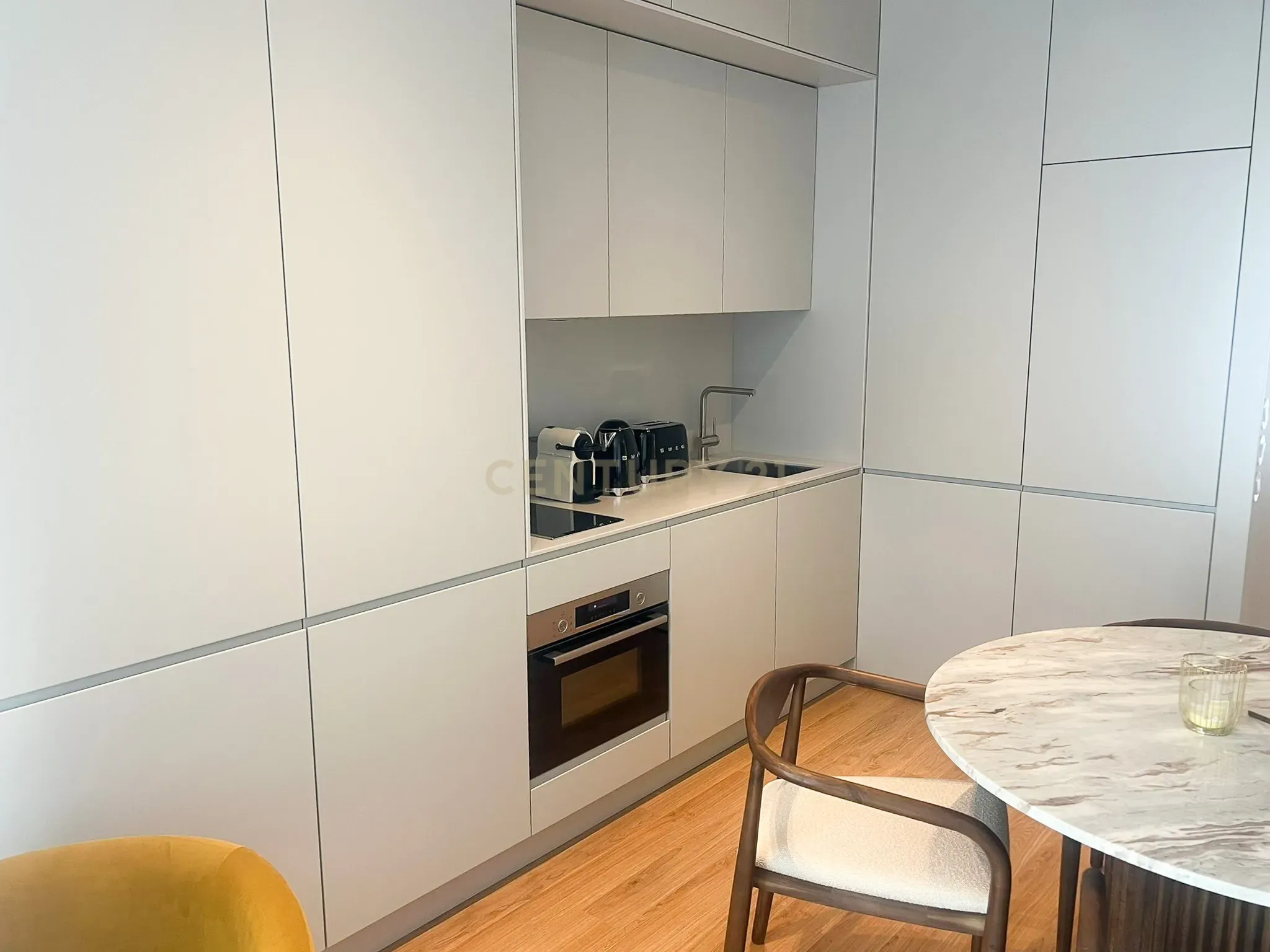 Luxuoso Apartamento T1 para Arrendamento - Lisboa, Campolide - Image 9