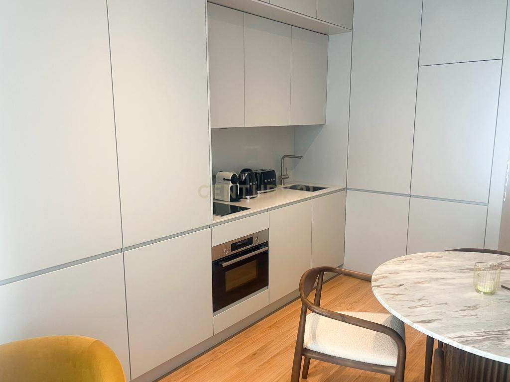 Luxuoso Apartamento T1 para Arrendamento - Lisboa, Campolide - Image 9