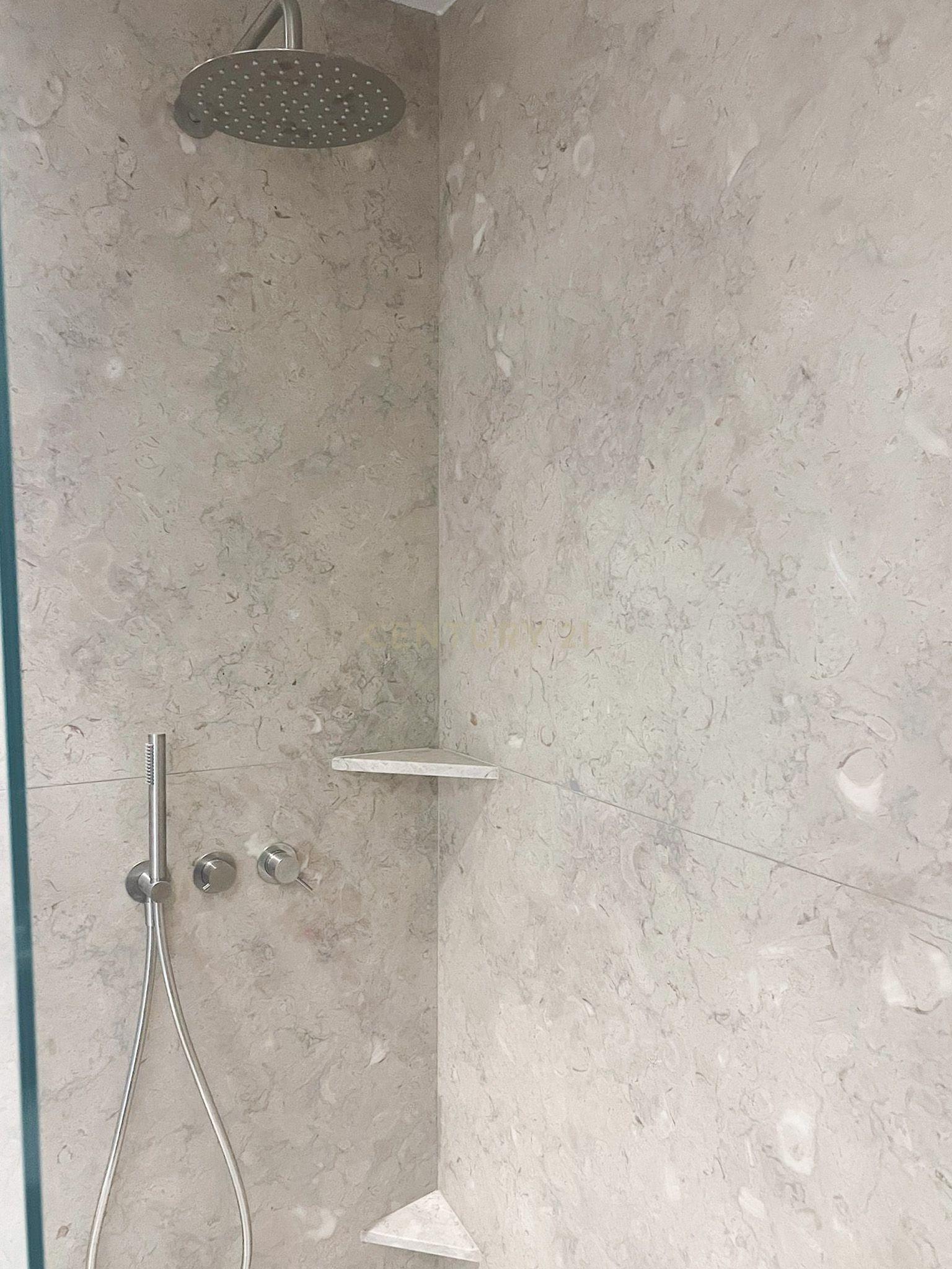 Luxuoso Apartamento T1 para Arrendamento - Lisboa, Campolide - Image 19