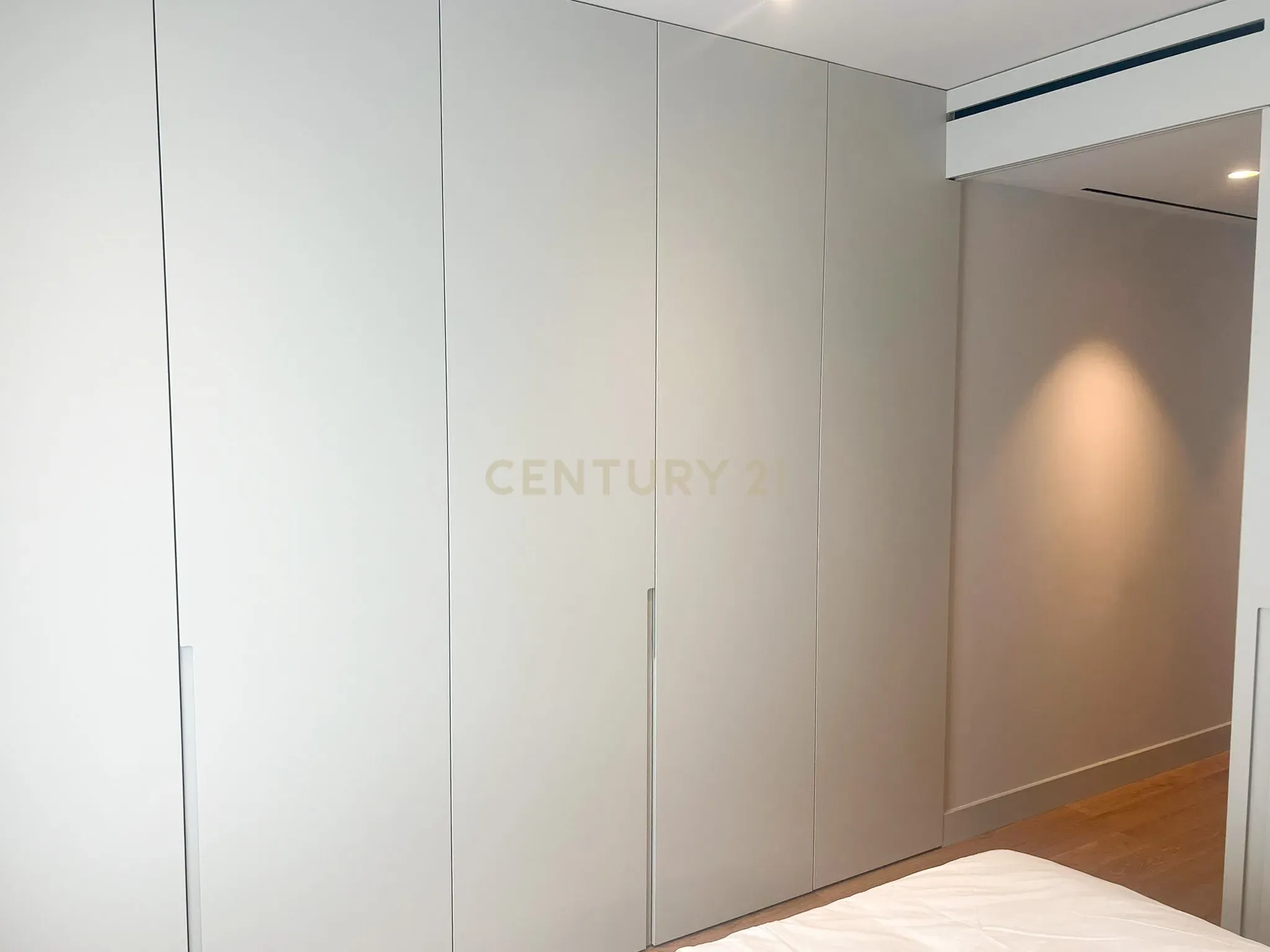 Luxuoso Apartamento T1 para Arrendamento - Lisboa, Campolide - Image 32