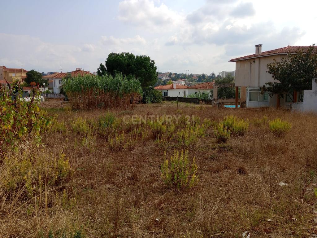 Terreno urbano com 650m2, Quinta da Mainça, Coimbra - Image 2