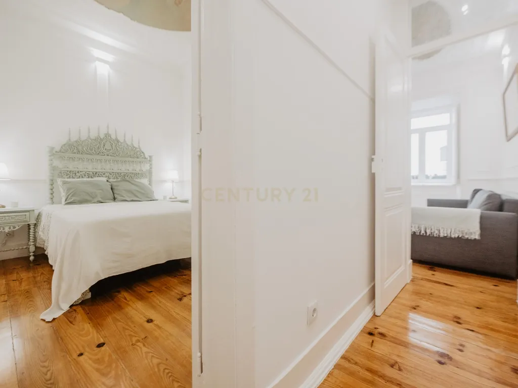 Apartamento T1 +1 de charme no Bairro Alto - Image 3