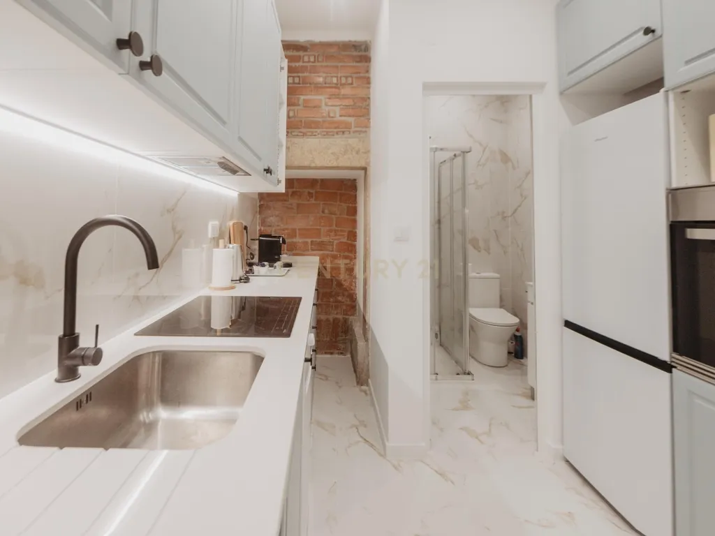 Apartamento T1 +1 de charme no Bairro Alto - Image 8