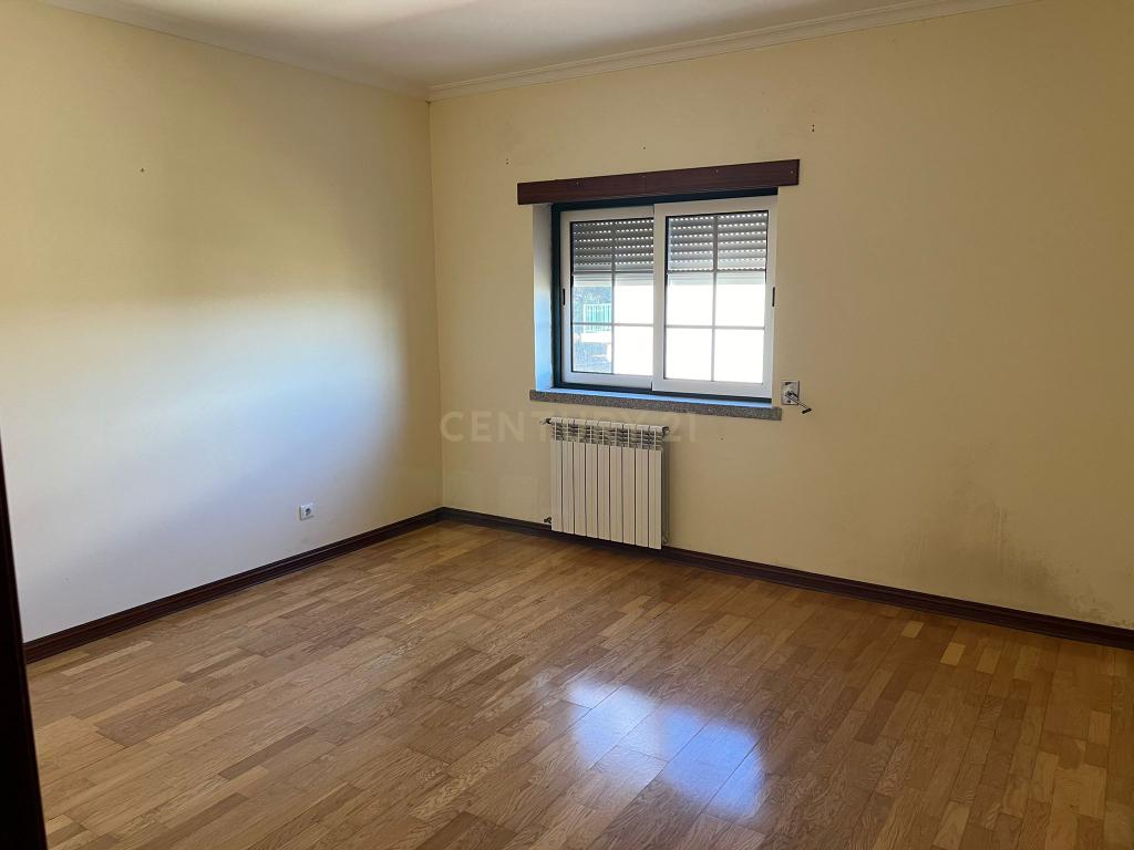 Apartamento T3 em Tortosendo, Covilhã - Image 13