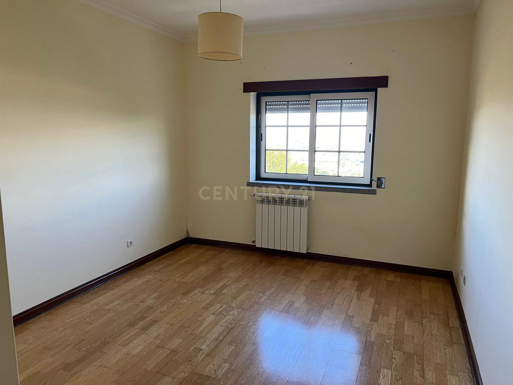 Apartamento T3 em Tortosendo, Covilhã - Image 16