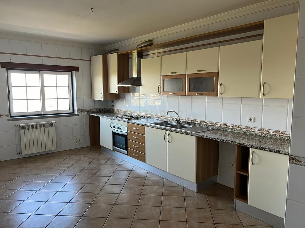 Apartamento T3 em Tortosendo, Covilhã - Image 1