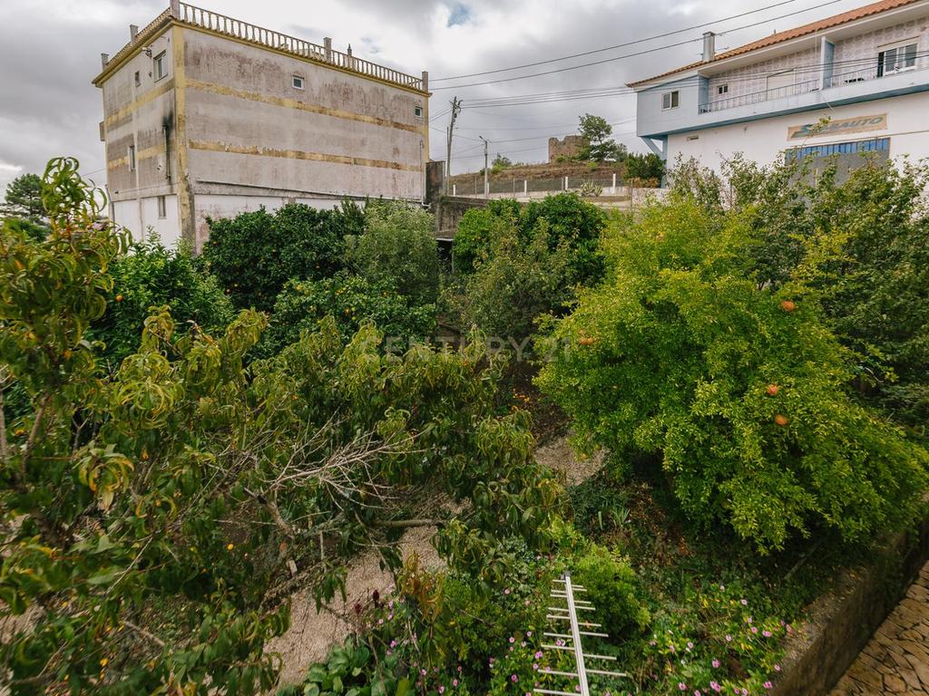 Lote de terreno rústico com uma área de 394m2 e possibilidade de construção de 366m2. - Image 8