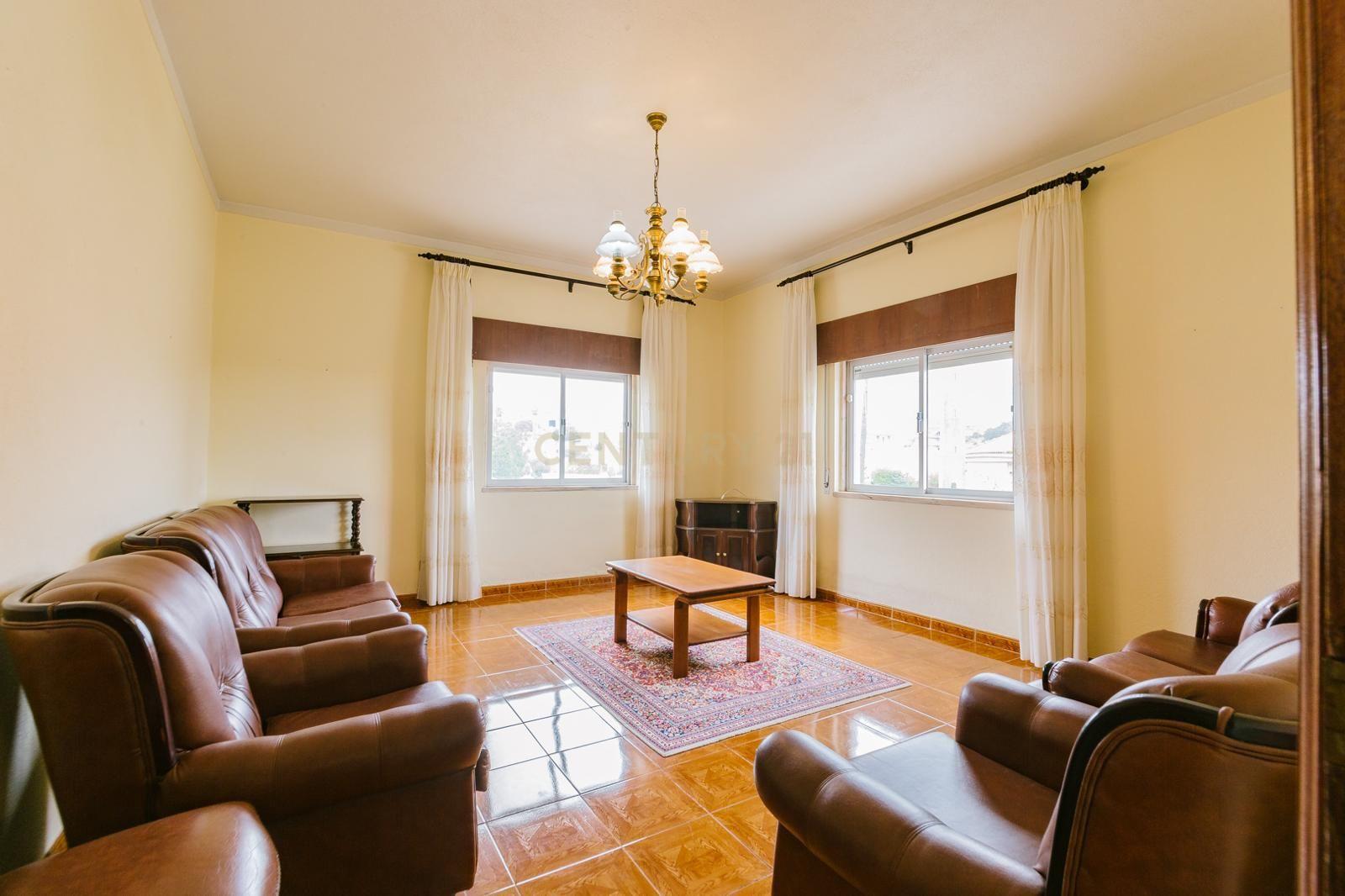 Excelente Moradia de 10 Assoalhadas, no Bairro Novo de Palhais, Loures - Image 23
