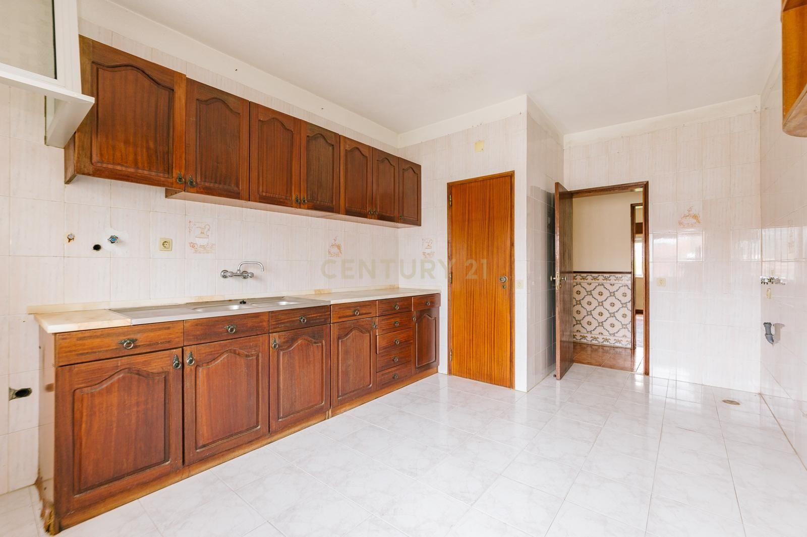 Excelente Moradia de 10 Assoalhadas, no Bairro Novo de Palhais, Loures - Image 13
