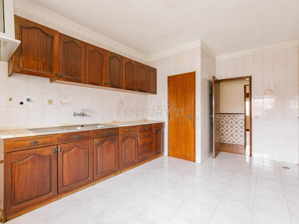 Excelente Moradia de 10 Assoalhadas, no Bairro Novo de Palhais, Loures - Image 13