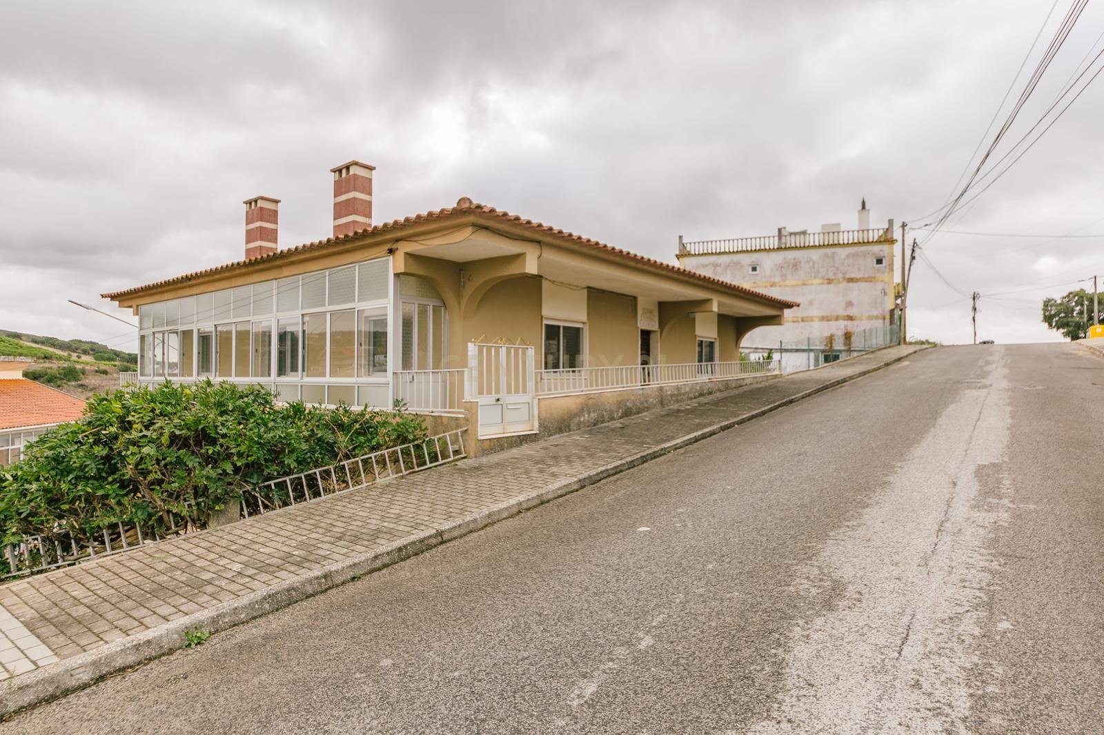 Excelente Moradia de 10 Assoalhadas, no Bairro Novo de Palhais, Loures - Image 5