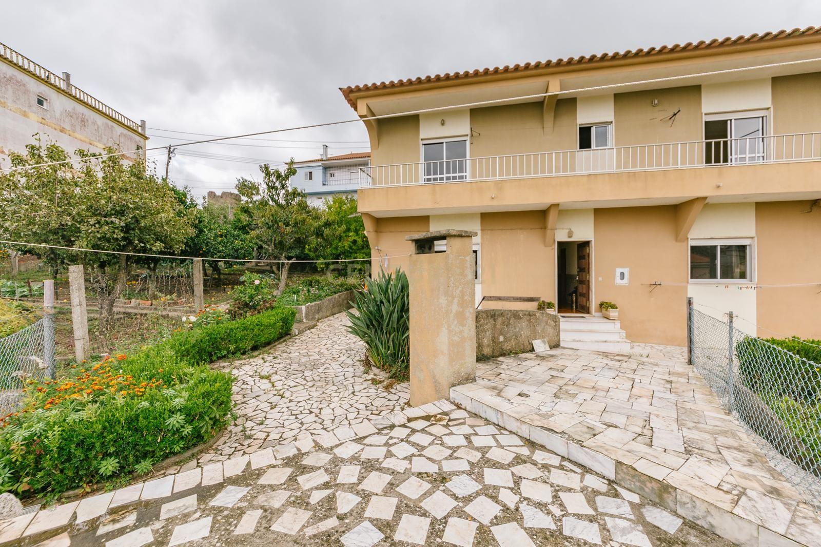 Excelente Moradia de 10 Assoalhadas, no Bairro Novo de Palhais, Loures - Image 9