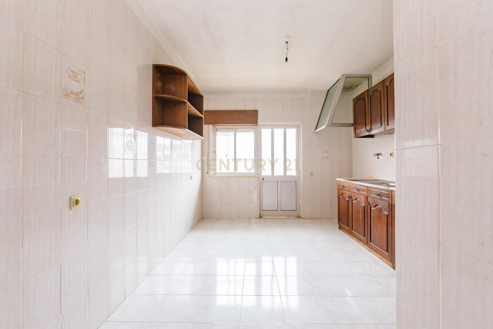 Excelente Moradia de 10 Assoalhadas, no Bairro Novo de Palhais, Loures - Image 15