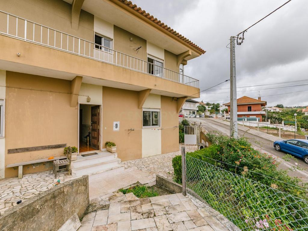 Excelente Moradia de 10 Assoalhadas, no Bairro Novo de Palhais, Loures - Image 8
