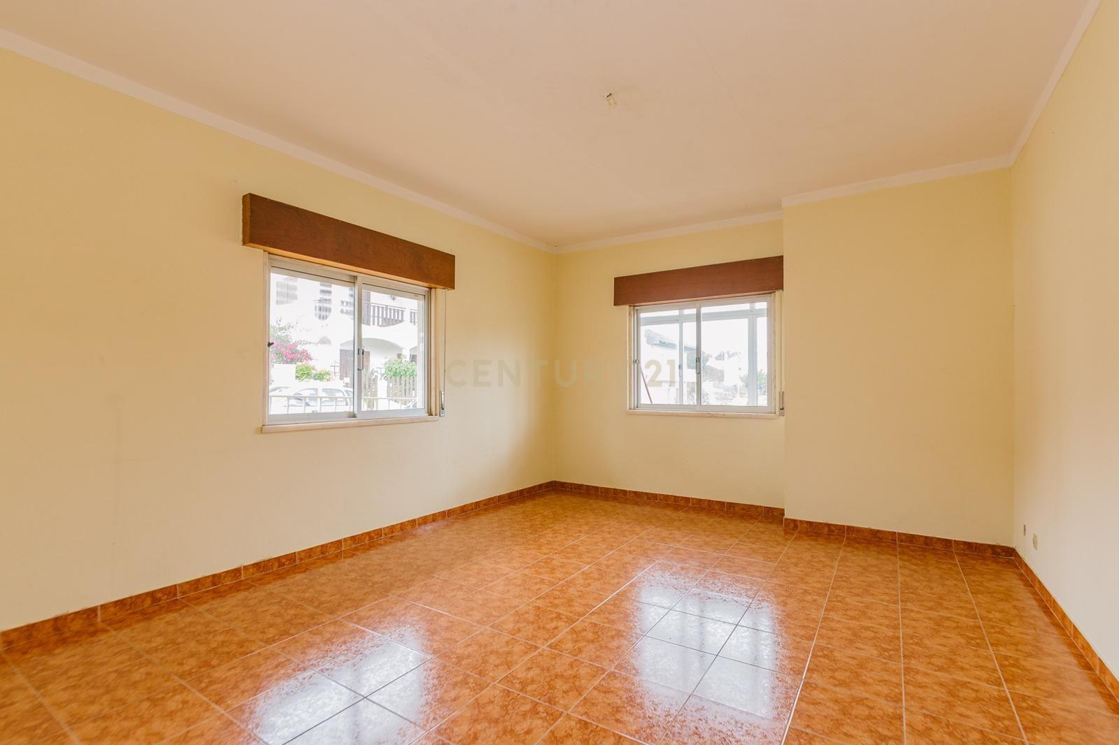 Excelente Moradia de 10 Assoalhadas, no Bairro Novo de Palhais, Loures - Image 4