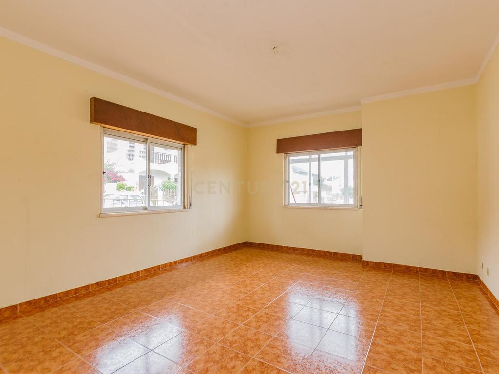 Excelente Moradia de 10 Assoalhadas, no Bairro Novo de Palhais, Loures - Image 4