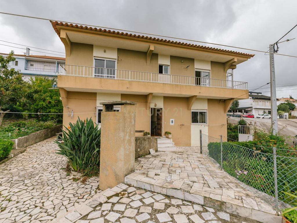 Excelente Moradia de 10 Assoalhadas, no Bairro Novo de Palhais, Loures - Image 1
