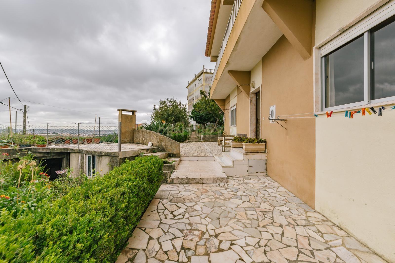 Excelente Moradia de 10 Assoalhadas, no Bairro Novo de Palhais, Loures - Image 10