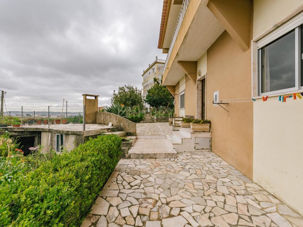 Excelente Moradia de 10 Assoalhadas, no Bairro Novo de Palhais, Loures - Image 10