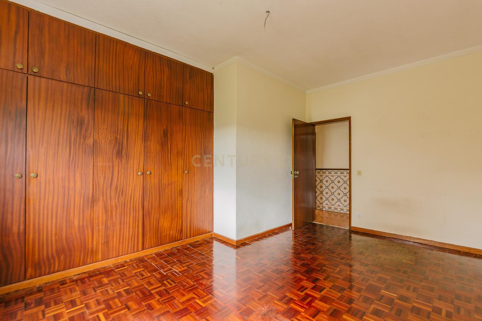 Excelente Moradia de 10 Assoalhadas, no Bairro Novo de Palhais, Loures - Image 16