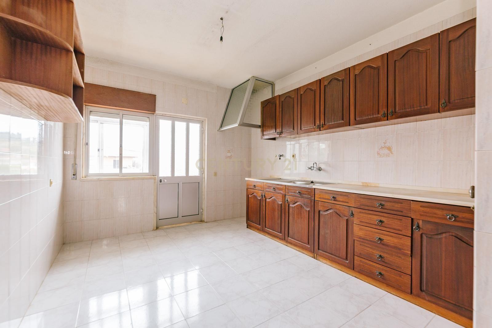 Excelente Moradia de 10 Assoalhadas, no Bairro Novo de Palhais, Loures - Image 3