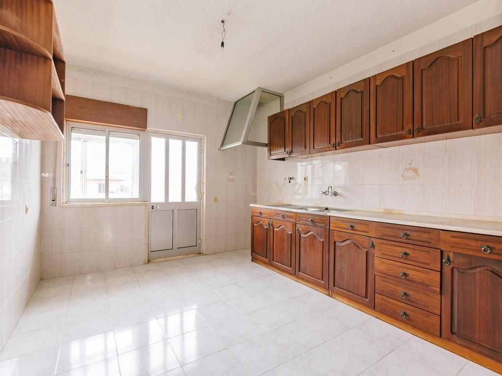 Excelente Moradia de 10 Assoalhadas, no Bairro Novo de Palhais, Loures - Image 3