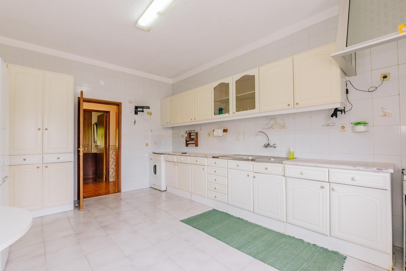 Excelente Moradia de 10 Assoalhadas, no Bairro Novo de Palhais, Loures - Image 2