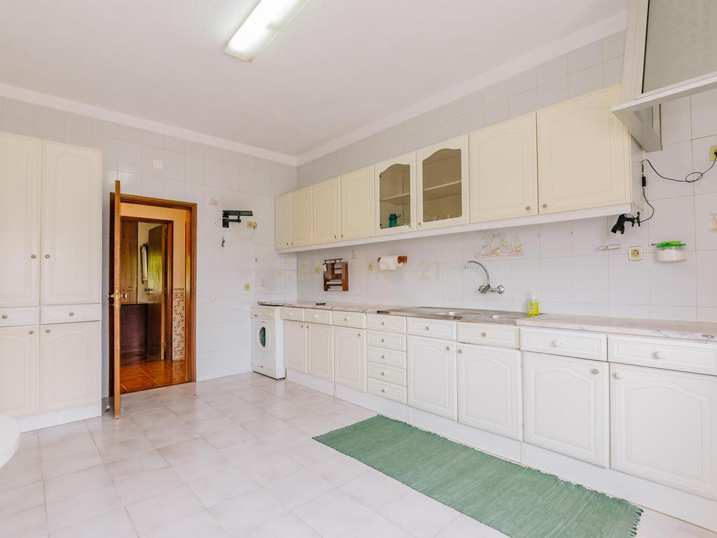 Excelente Moradia de 10 Assoalhadas, no Bairro Novo de Palhais, Loures - Image 2
