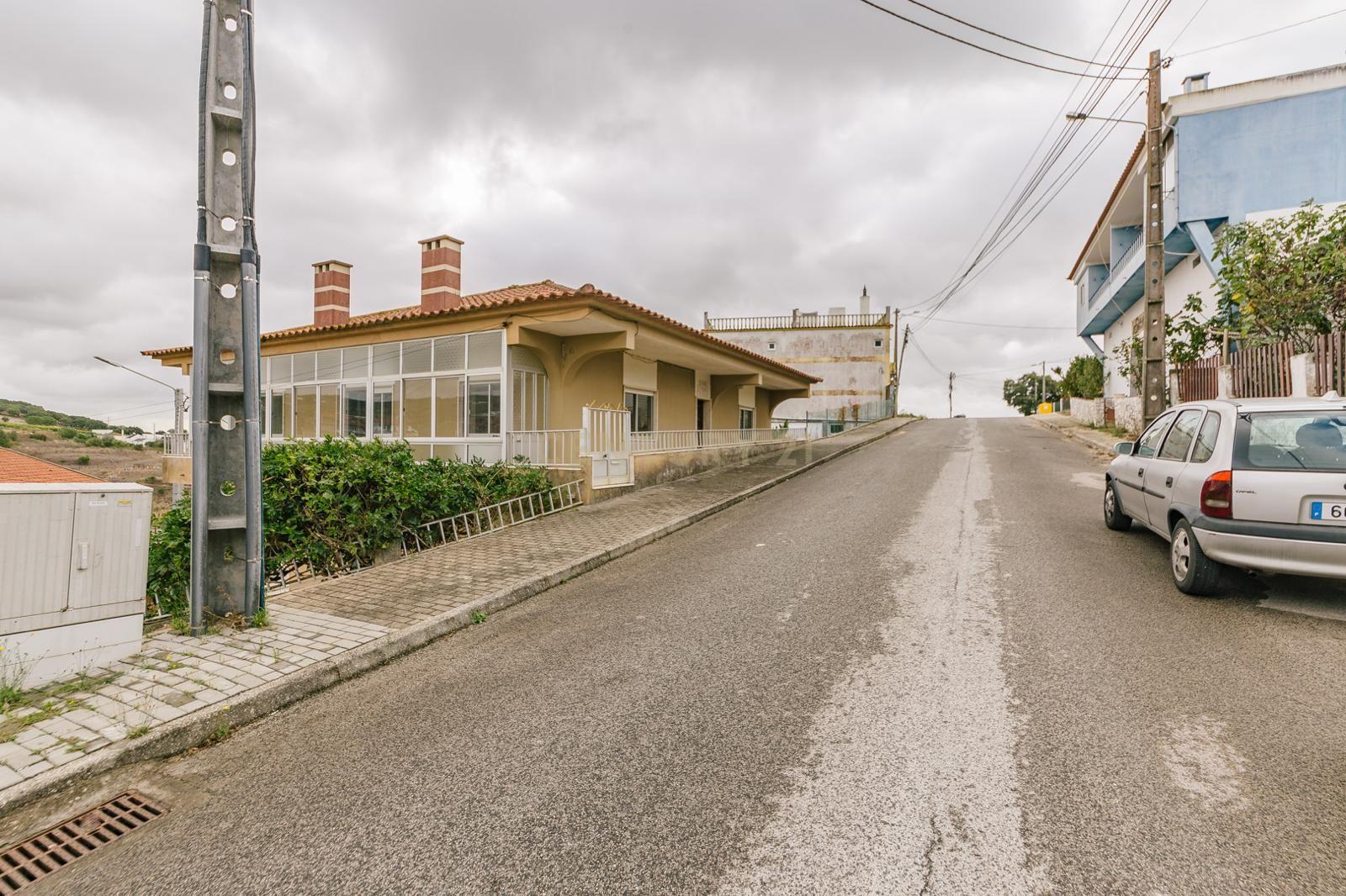 Excelente Moradia de 10 Assoalhadas, no Bairro Novo de Palhais, Loures - Image 7
