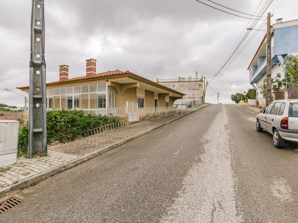 Excelente Moradia de 10 Assoalhadas, no Bairro Novo de Palhais, Loures - Image 7