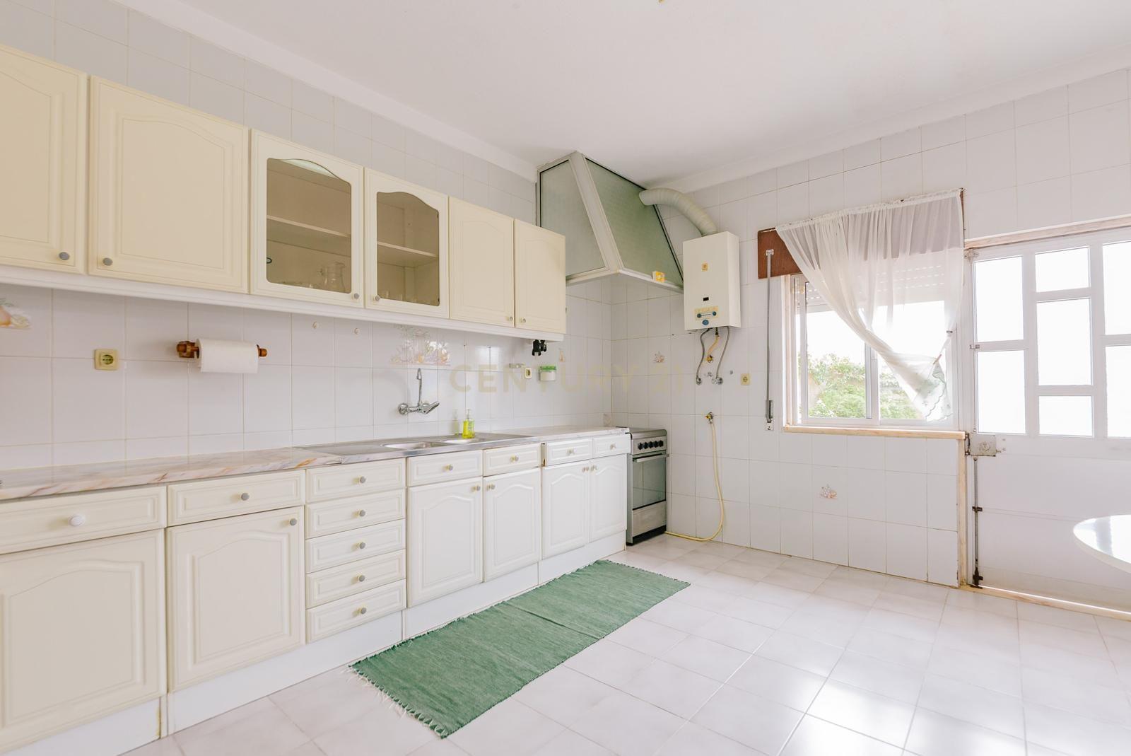 Excelente Moradia de 10 Assoalhadas, no Bairro Novo de Palhais, Loures - Image 12