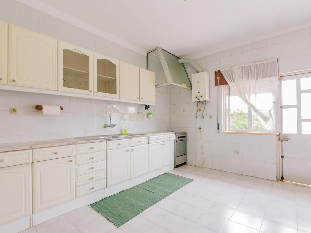 Excelente Moradia de 10 Assoalhadas, no Bairro Novo de Palhais, Loures - Image 12