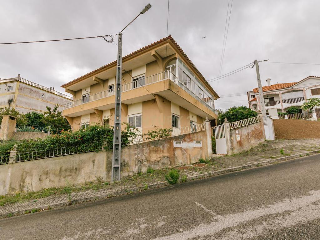 Excelente Moradia de 10 Assoalhadas, no Bairro Novo de Palhais, Loures - Image 6