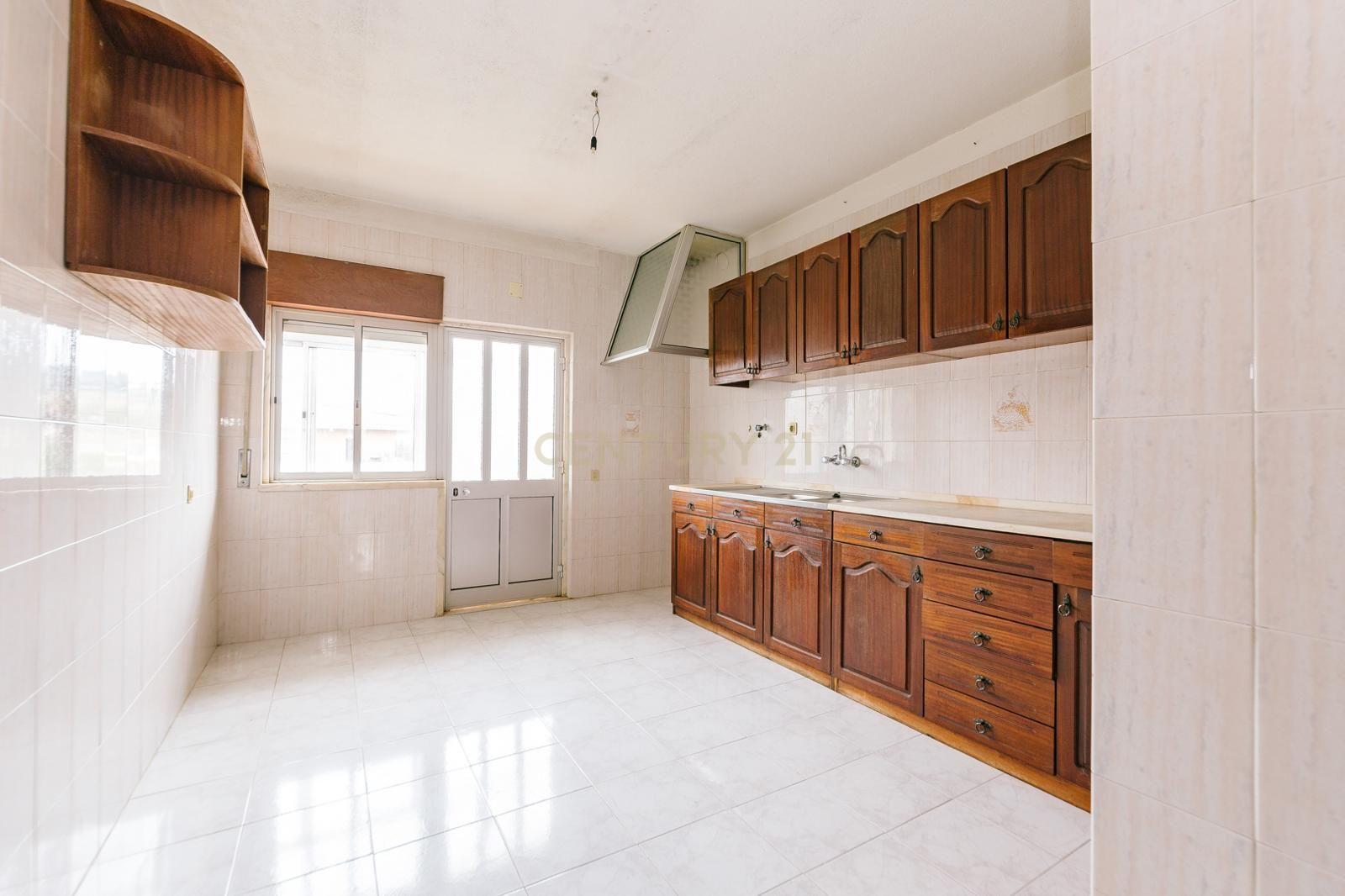 Excelente Moradia de 10 Assoalhadas, no Bairro Novo de Palhais, Loures - Image 14