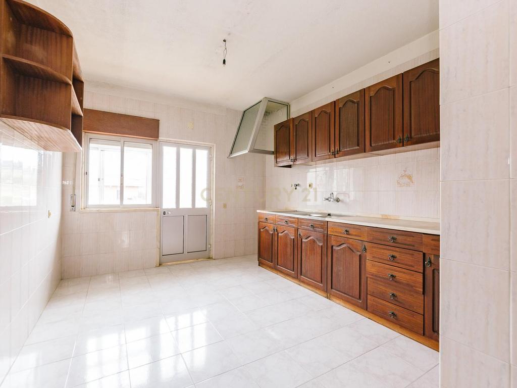 Excelente Moradia de 10 Assoalhadas, no Bairro Novo de Palhais, Loures - Image 14
