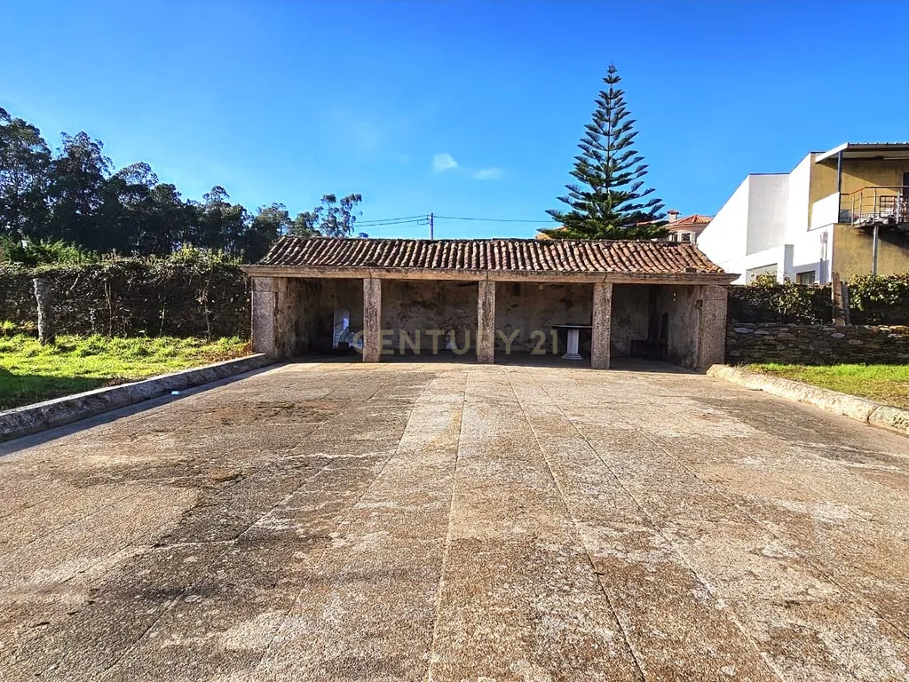 Casa para Recuperar em Barqueiros, Ideal para Investimento - Image 4