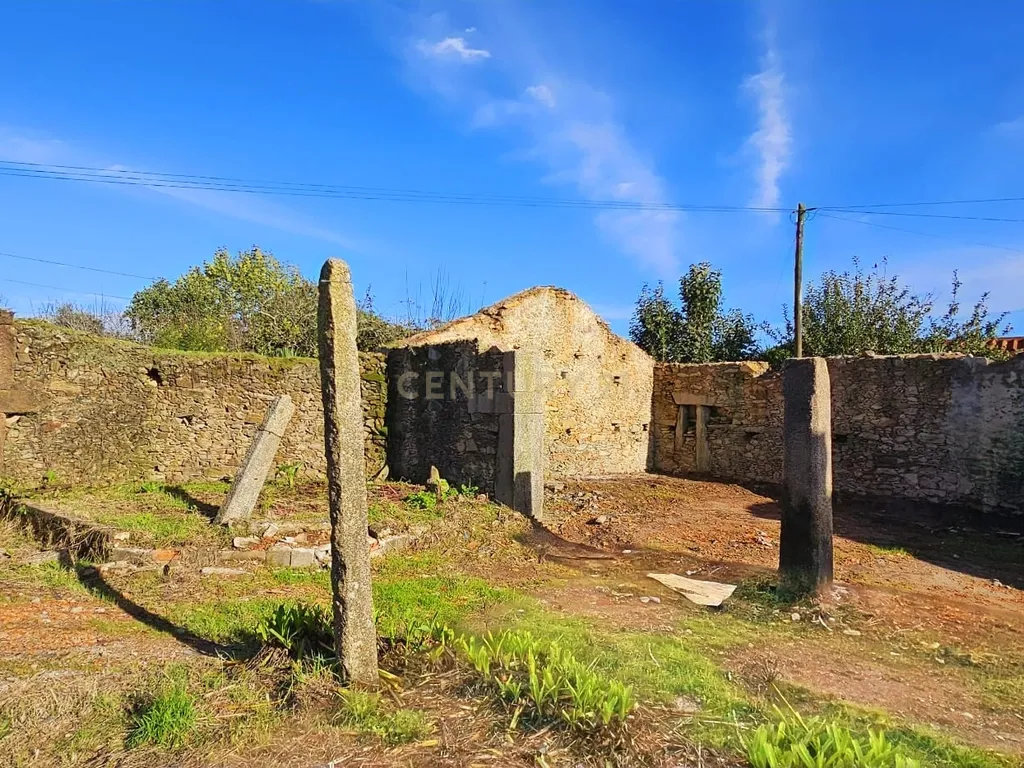 Casa para Recuperar em Barqueiros, Ideal para Investimento - Image 14