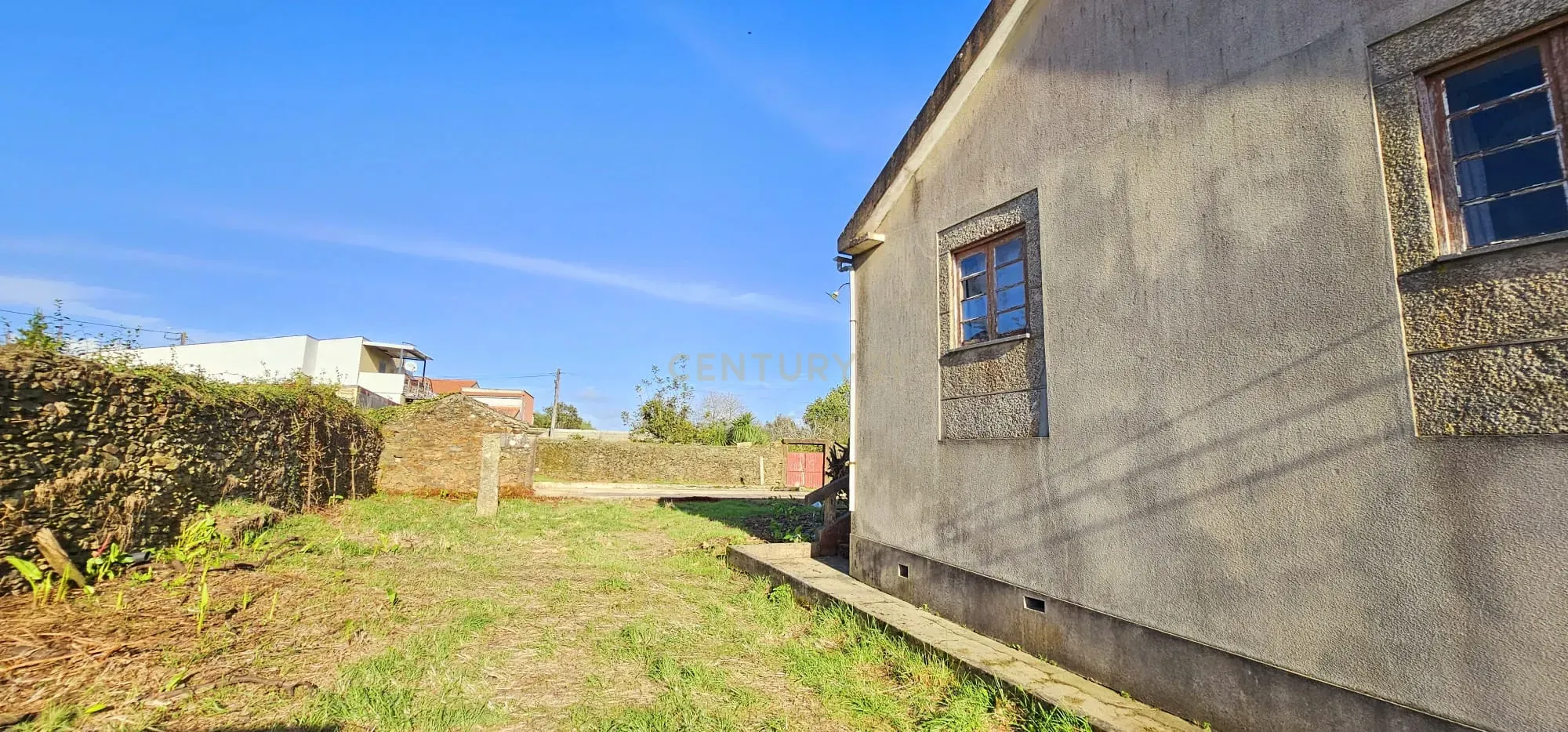 Casa para Recuperar em Braga, Ideal para Investimento - Image 4