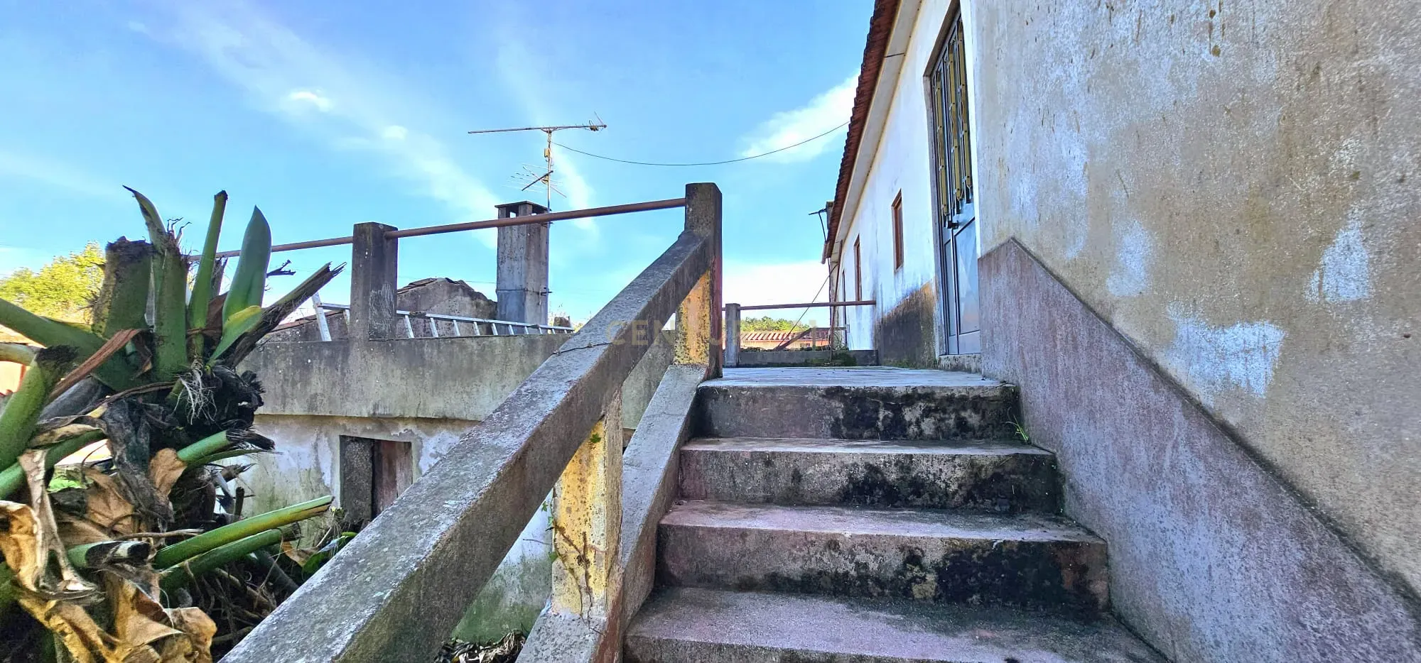 Casa para Recuperar em Braga, Ideal para Investimento - Image 13
