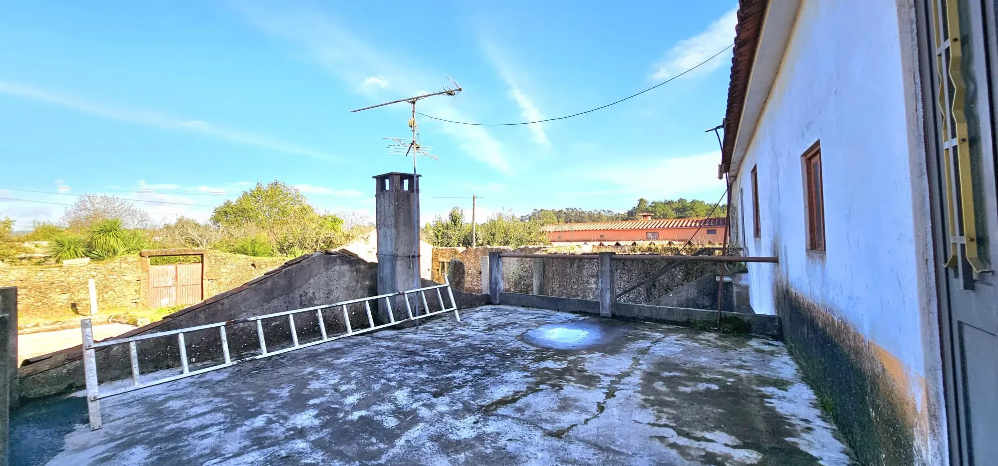 Casa para Recuperar em Braga, Ideal para Investimento - Image 12
