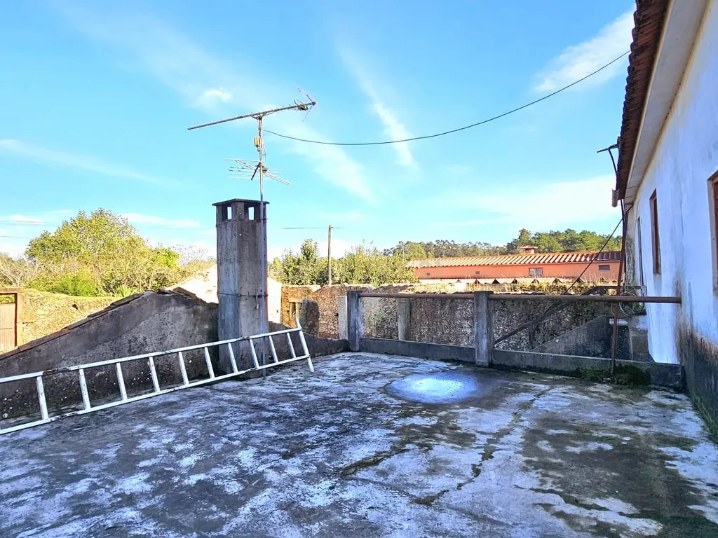 Casa para Recuperar em Barqueiros, Ideal para Investimento - Image 12